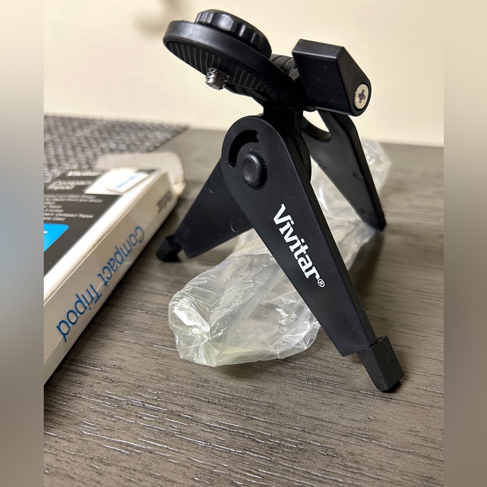 Vivitar Ultra Slim Travel Tripod - Picture 2 of 3
